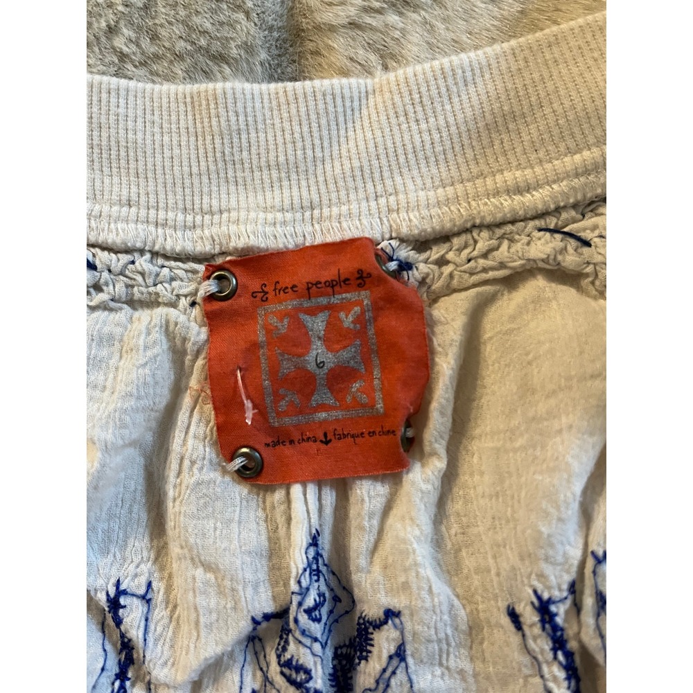 Free People Embroidered Peasant Top Blouse White Blue Size 6 Boho - Picture 2 of 6
